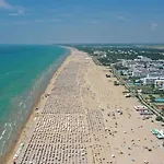 Charming Beachfront With A Bright Terrace Apartament