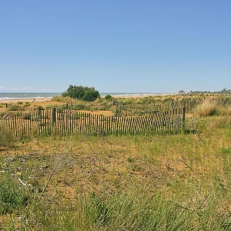 Charming Beachfront With A Bright Terrace Lägenhet Bibione