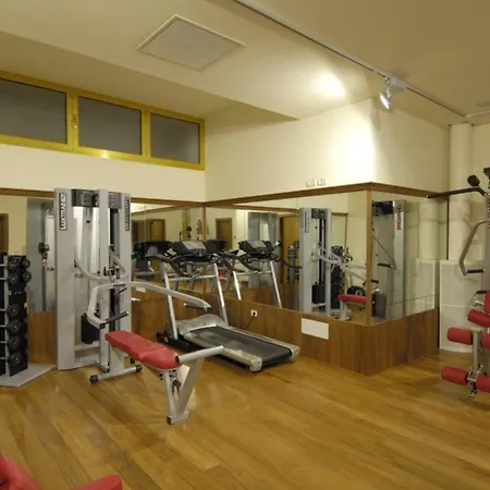 דירה Charming Beachfront With A Bright Terrace