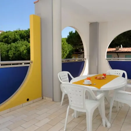 Lägenhet Charming Beachfront With A Bright Terrace *