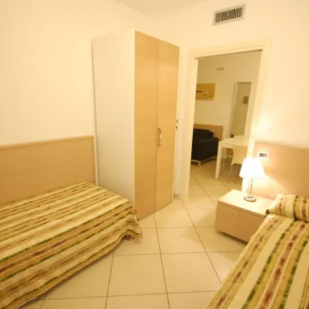 Charming Beachfront With A Bright Terrace דירה ביביונה