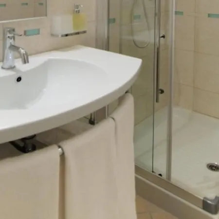 דירה Charming Beachfront With A Bright Terrace