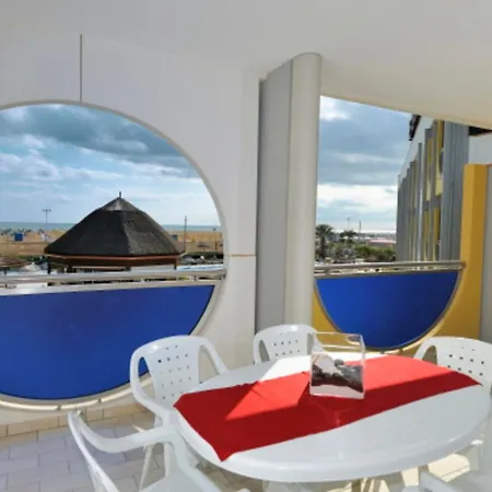 Charming Beachfront Flat With A Bright Terrace Διαμέρισμα