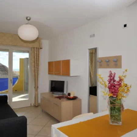 Charming Beachfront Flat With A Bright Terrace * Μπιμπιόνε