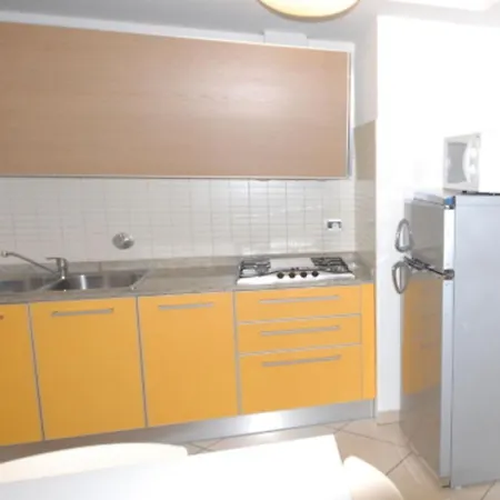 Διαμέρισμα Charming Beachfront Flat With A Bright Terrace
