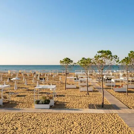 Charming Beachfront Flat With A Bright Terrace Διαμέρισμα *